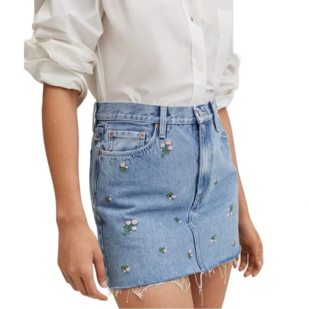 ๐MANGO Denim Mini Skirt with Pink Flowers ๐ - Picture 2 of 11